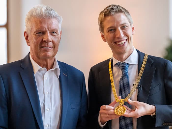 Reiter, die Amtskette und Überraschungen der Demokratie
