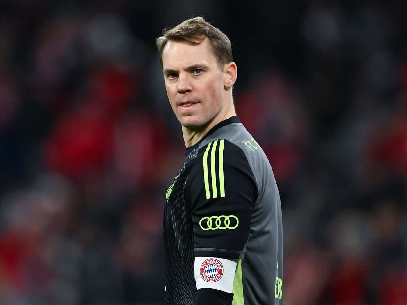 Manuel Neuer hängt noch ein Jahr dran beim FC Bayern. (Archivbild) / Foto: Sven Hoppe/dpa