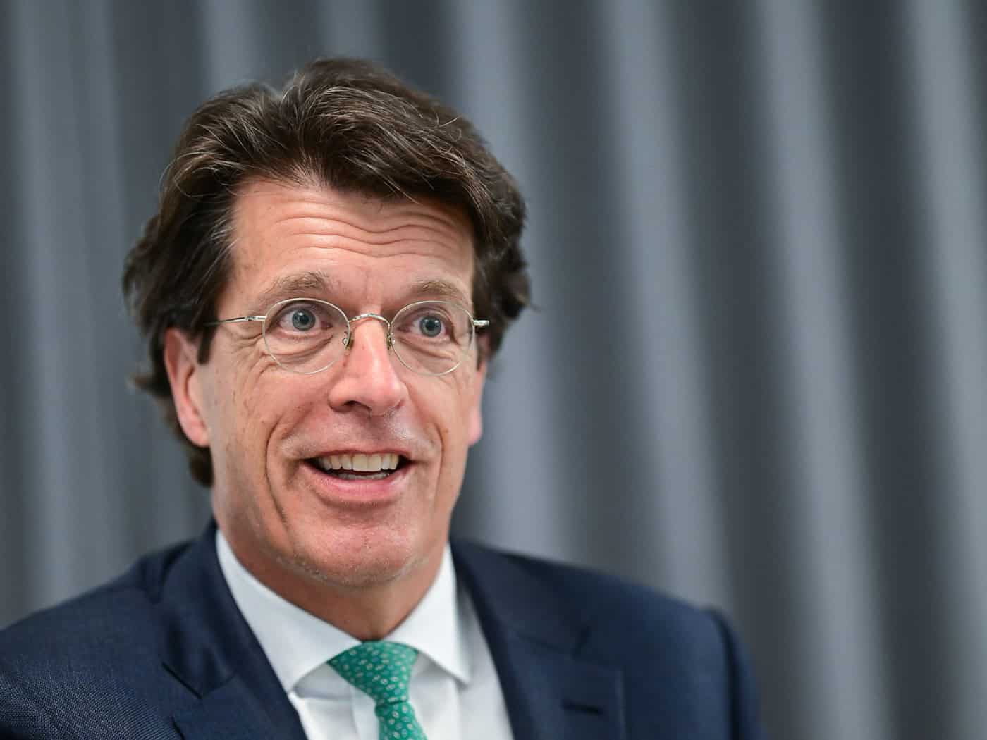 Schaeffler-Vorstandschef Klaus Rosenfeld will sein Unternehmen breiter aufstellen und Geschäftsfelder in der Raumfahrttechnik erschließen. (Archivbild)  / Foto: Sebastian Christoph Gollnow/dpa