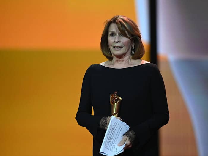 2021 erhielt Senta Berger den Ehrenpreis des Deutschen Filmpreises - nun ist sie als beste Hauptdarstellerin nominiert. (Archivbild) / Foto: Soeren Stache/dpa