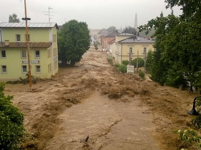 Vor fünf Jahren starben in Simbach am Inn bei einem gewaltigen Hochwasser fünf Menschen. (Archivbild) / Foto: Walter Geiring/dpa
