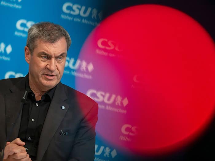 Seine Reise sei sein «Bekenntnis zu den Sudetendeutschen», sagte CSU-Chef Söder. / Foto: Peter Kneffel/dpa