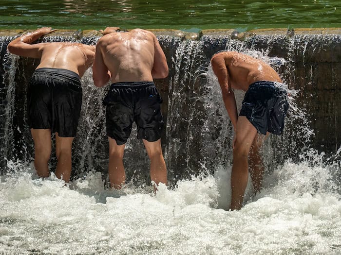 Die vorsommerliche Hitze in Bayern hält auch am Mittwoch an. / Foto: Peter Kneffel/dpa