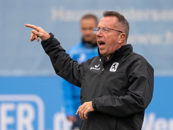 Markus Kauczinski und sein TSV 1860 München holen in Schweinfurt nur einen Punkt. (Archivbild) / Foto: Peter Kneffel/dpa