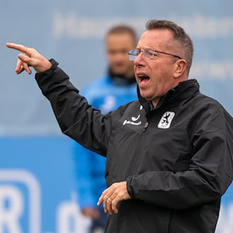 Markus Kauczinski und sein TSV 1860 München holen in Schweinfurt nur einen Punkt. (Archivbild) / Foto: Peter Kneffel/dpa