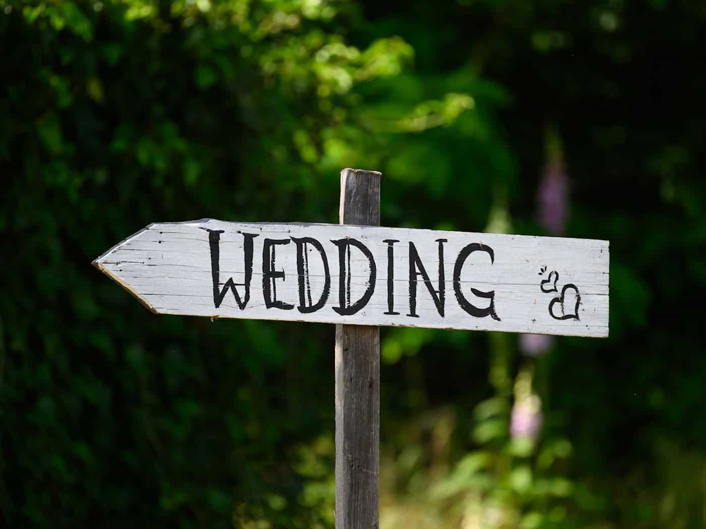 Spontan heiraten? Die evangelische Kirche macht das auch heuer wieder möglich. (Symbolbild) / Foto: Robert Michael/dpa