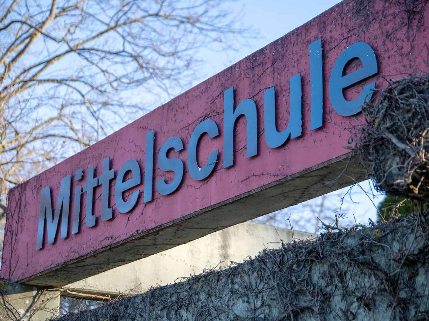 Das Kabinett will die Mittelschulen in Bayern stärken. (Archivbild) / Foto: Pia Bayer/dpa