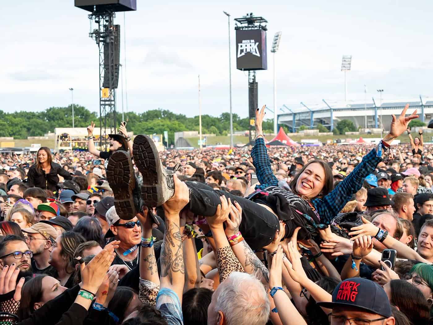 Rund 80.000 Musikfans erwarten die Veranstalter von Rock im Park in diesem Jahr täglich auf dem Gelände. (Archivbild) / Foto: Daniel Karmann/dpa