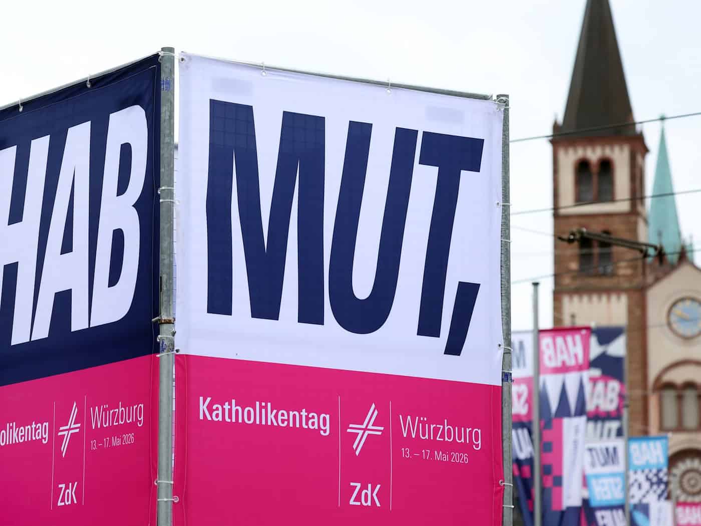 Der Bundespräsident mischt sich in Würzburg unters Volk.  / Foto: Karl-Josef Hildenbrand/dpa