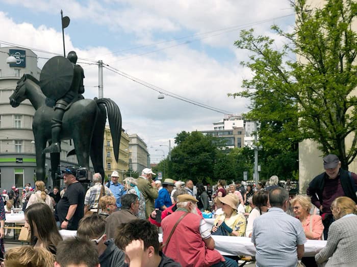 Das traditionelle Pfingsttreffen der vertriebenen Sudetendeutschen und ihrer Nachkommen findet erstmals in Tschechien statt. / Foto: Michael Heitmann/dpa