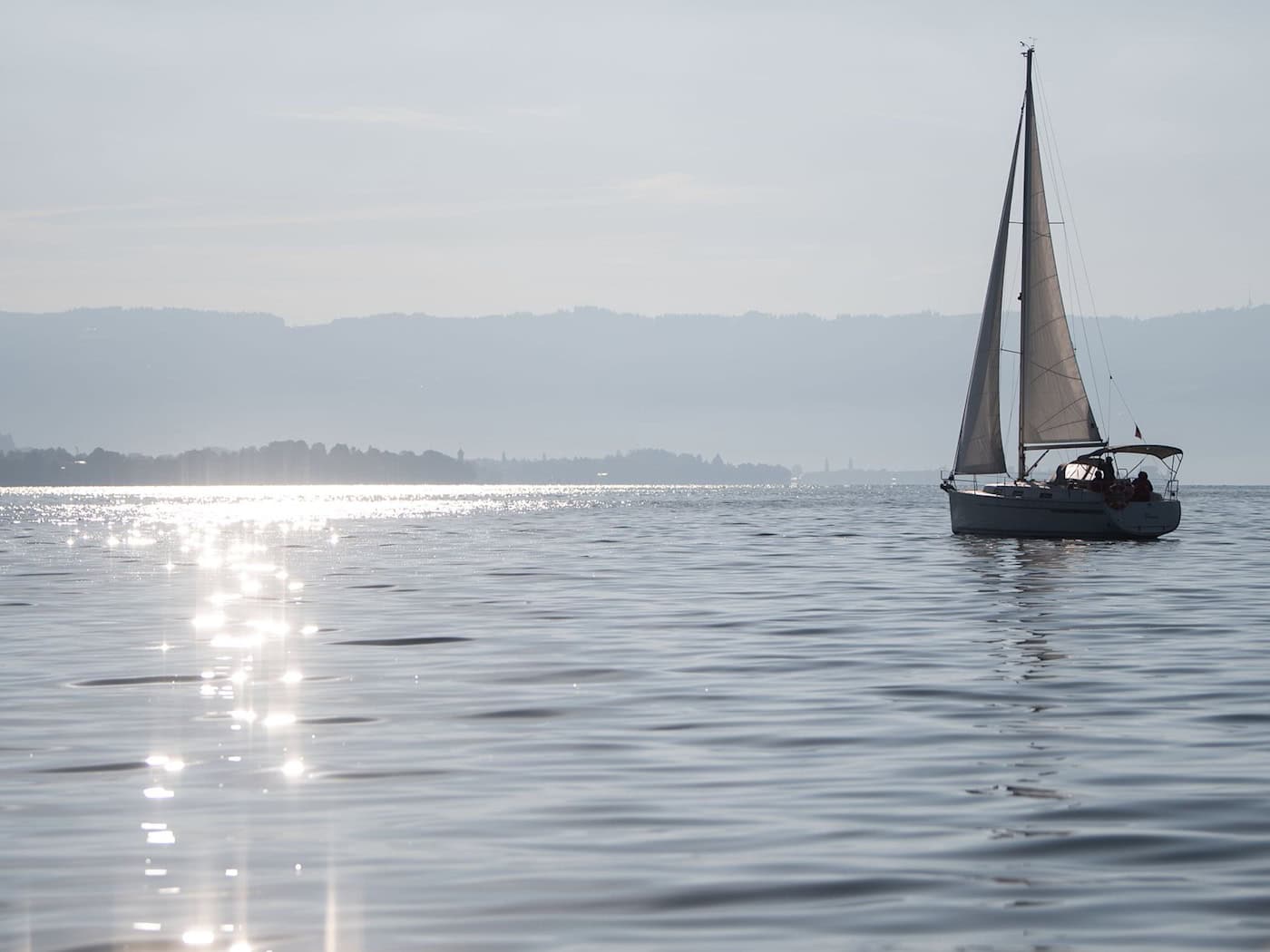 Nach einer tödlichen Kollision auf dem Bodensee kommt auf einen Motorbootfahrer ein zweiter Prozess zu. (Symbolbild) / Foto: Marijan Murat/dpa