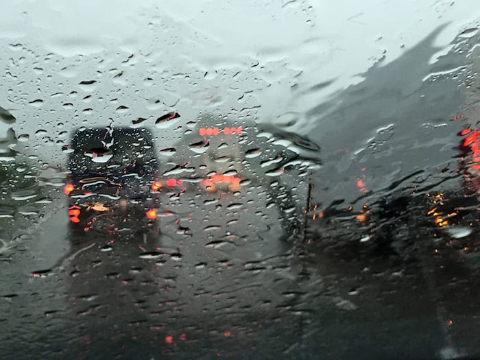 Auf der regennassen A7 passierten kurz hintereinander mehrere Unfälle. (Symbolbild) / Foto: picture alliance / dpa