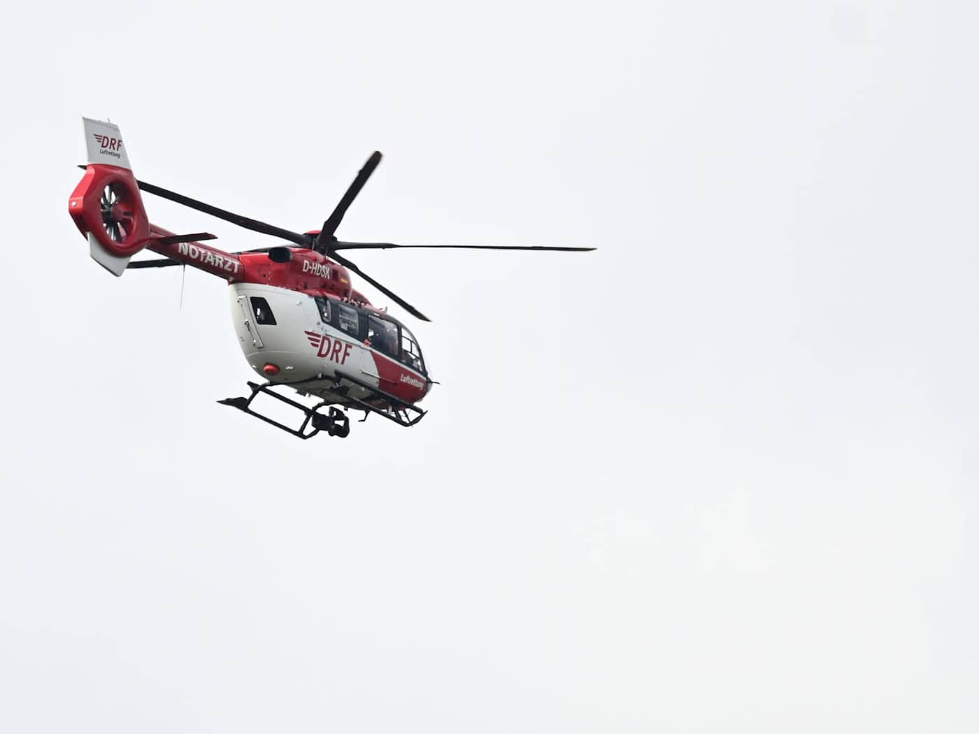 Die Verletzten kommen in Krankenhäuser. (Symbolbild) / Foto: Bernd Weißbrod/dpa