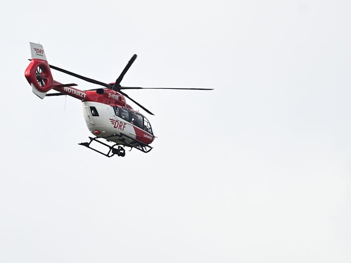 Die Verletzten kommen in Krankenhäuser. (Symbolbild) / Foto: Bernd Weißbrod/dpa