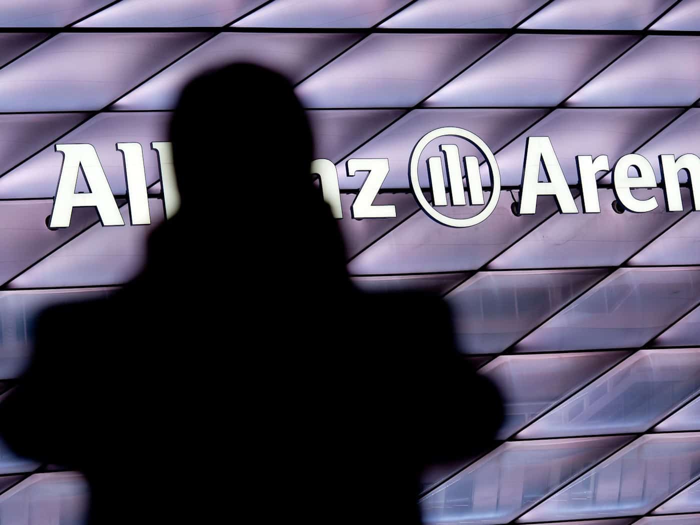 U-Bahn mit mit 1.000 Fußballfans auf dem Weg zur Allianz-Arena gestoppt. (Symbolbild)    / Foto: picture alliance / dpa