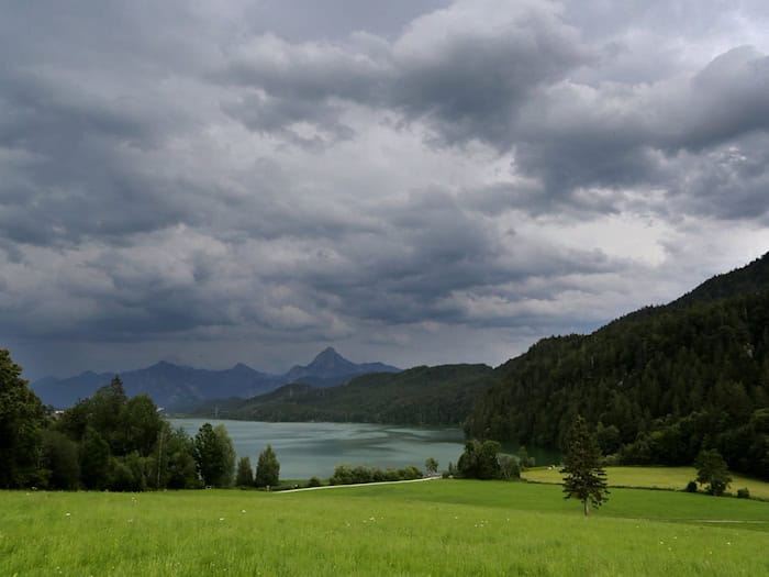 Am Weißensee ist ein Wanderer im steilen Felsgelände verunglückt. (Symbolbild) / Foto: Karl-Josef Hildenbrand/dpa