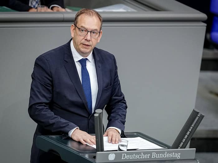 «Der Abzug von US-Kampfeinheiten ist ein schlechtes Signal für die Verteidigungsfähigkeit Deutschlands», sagte der CDU-Politiker dem «Spiegel».  / Foto: Kay Nietfeld/dpa