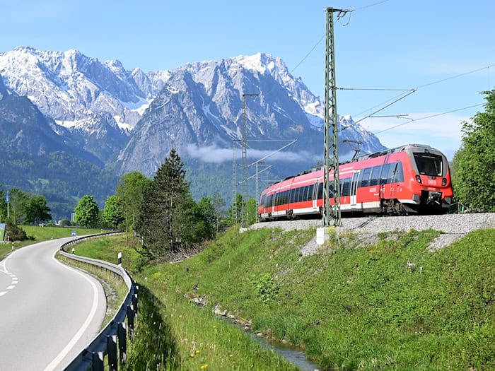 Die Züge der Werdenfelsbahn bleiben im Juni zeitweise im Depot. (Symbolbild) / Foto: Angelika Warmuth/dpa