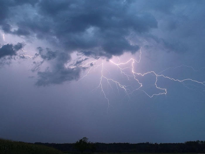 Im Süden Bayerns können teilweise starke Gewitter erwartet werden. (Symbolbild) / Foto: Alexander Wolf/onw-images/dpa