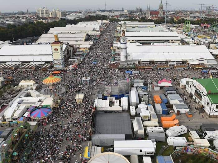 Ein Wirt hatte die Vergabepraxis für die Wiesn-Zelte angegriffen (Archiv).  / Foto: Felix Hörhager/dpa