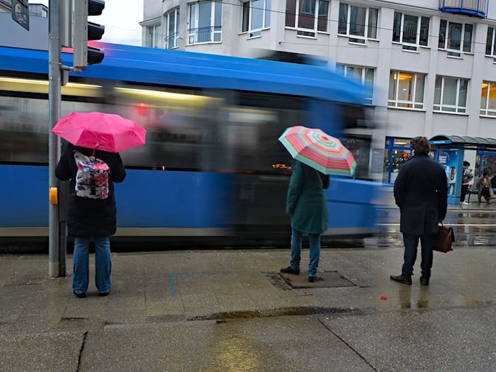 Vielerorts kann es in Bayern zum Wochenstart nass werden. (Symbolbild) / Foto: Malin Wunderlich/dpa