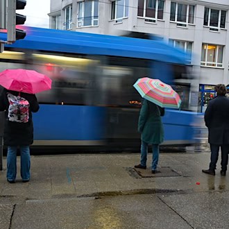 Vielerorts kann es in Bayern zum Wochenstart nass werden. (Symbolbild) / Foto: Malin Wunderlich/dpa