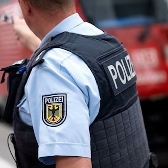 Die Bundespolizei ermittelt wegen des Verdachts des gefährlichen Eingriffs in den Bahnverkehr. (Symbolbild) / Foto: Sven Hoppe/dpa