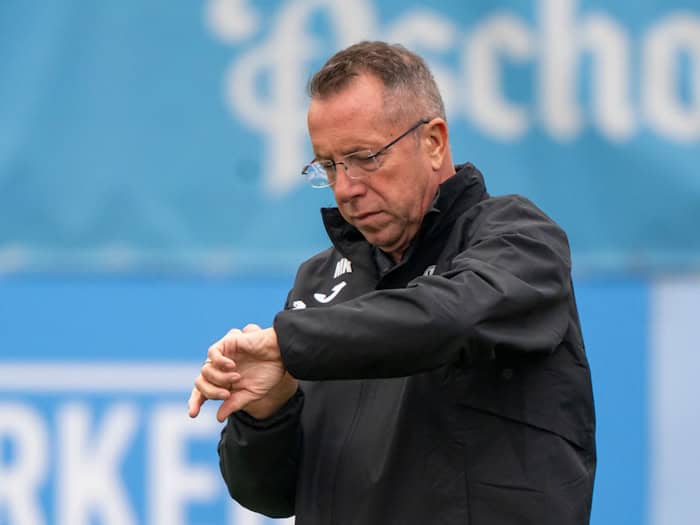 Markus Kauczinski ist nun auch offiziell nicht mehr Trainer des TSV 1860 München. (Archivbild) / Foto: Peter Kneffel/dpa