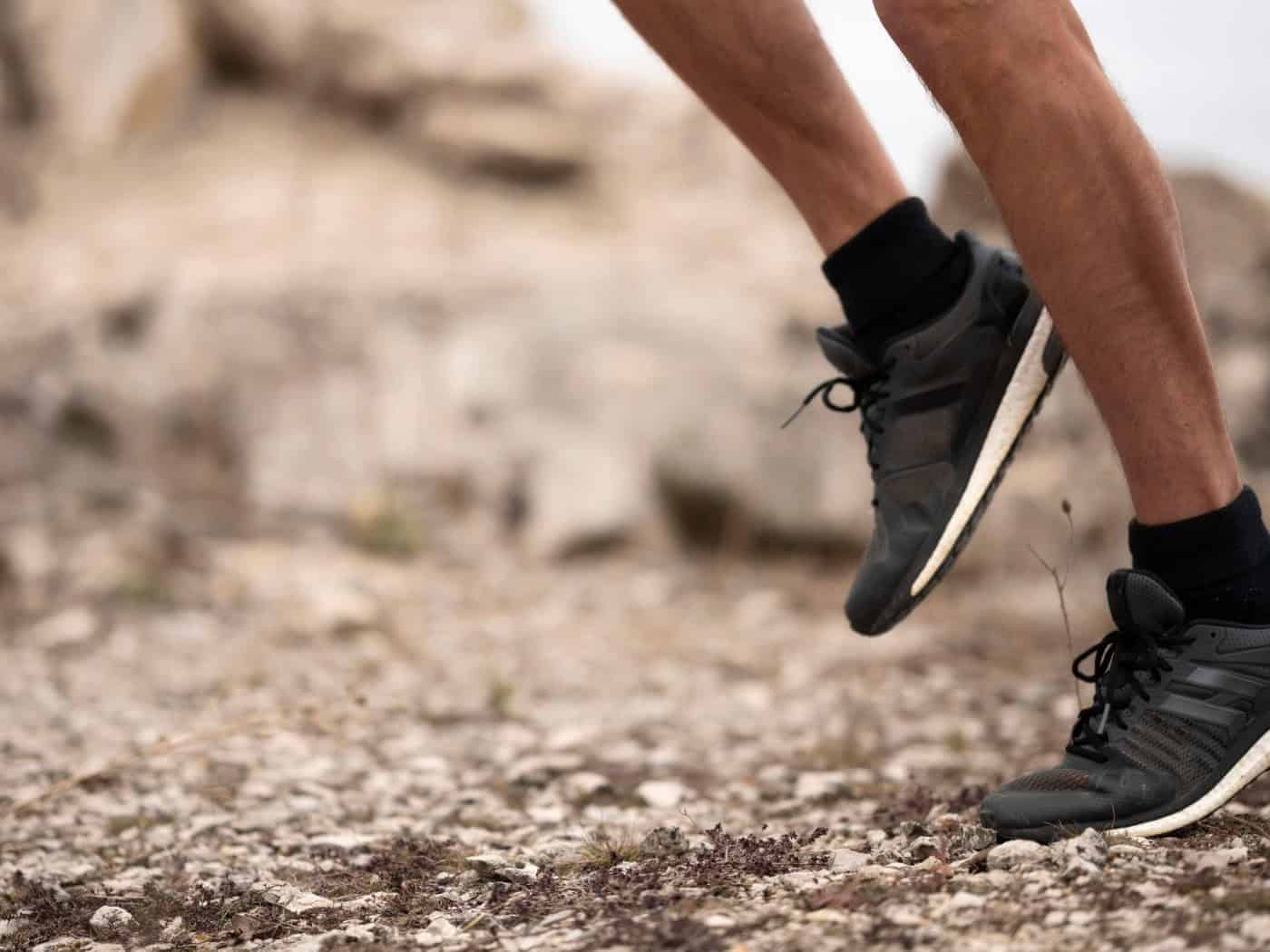 Jeder Schritt zählt – mit dem richtigen Schuh. / Foto: freepik auf magnific.com