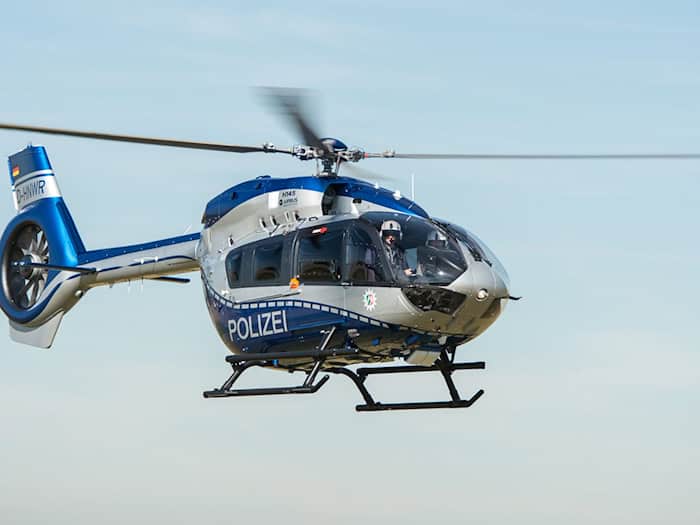 Im oberfränkischen Kemmern wurde ein Polizeihubschrauber während eines Übungsflugs gezielt mit Feuerwerkskörpern beschossen. (Symbolbild) / Foto: Wolfram Kastl/dpa