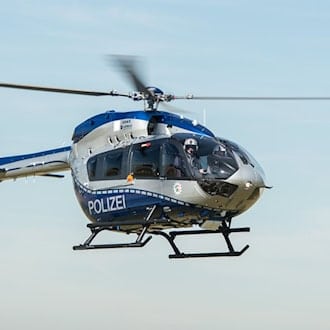 Im oberfränkischen Kemmern wurde ein Polizeihubschrauber während eines Übungsflugs gezielt mit Feuerwerkskörpern beschossen. (Symbolbild) / Foto: Wolfram Kastl/dpa