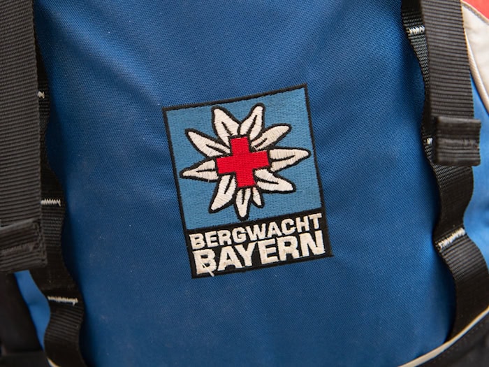 Herrenlose Ausrüstung führte die Retter auf die Spur: Unterhalb des 12 Apostelgrats bei Füssen bargen Einsatzkräfte mithilfe eines Hubschraubers einen tödlich verunglückten 58-Jährigen. (Symbolbild) / Foto: Sven Hoppe/dpa