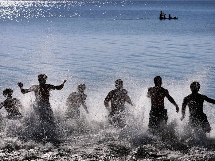 Der Sprung ins kühle Nass - für viele der Inbegriff des Sommers. Doch leider ertrinken jedes Jahr viele Menschen auch in Bayern. (Symbolbild) / Foto: Karl-Josef Hildenbrand/dpa