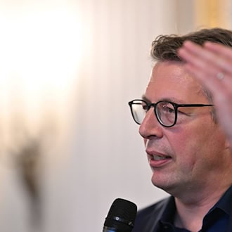 Markus Blume, CSU-Kunstminister in Bayern, hat eine klare Forderung an die Bayreuther Festspielleitung. (Archivbild) / Foto: Peter Kneffel/dpa