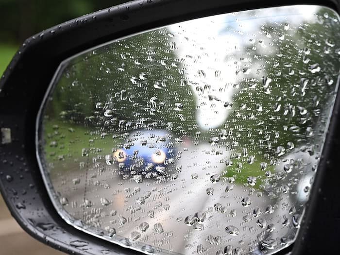 Der Deutsche Wetterdienst erwartet Regen und Gewitter im Freistaat. (Symbolbild)  / Foto: Bernd Weißbrod/dpa