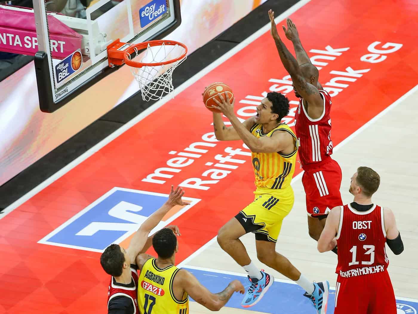 Bayern München und Alba Berlin zeigten ein umkämpftes zweites Finalspiel. / Foto: Matthias Stickel/dpa