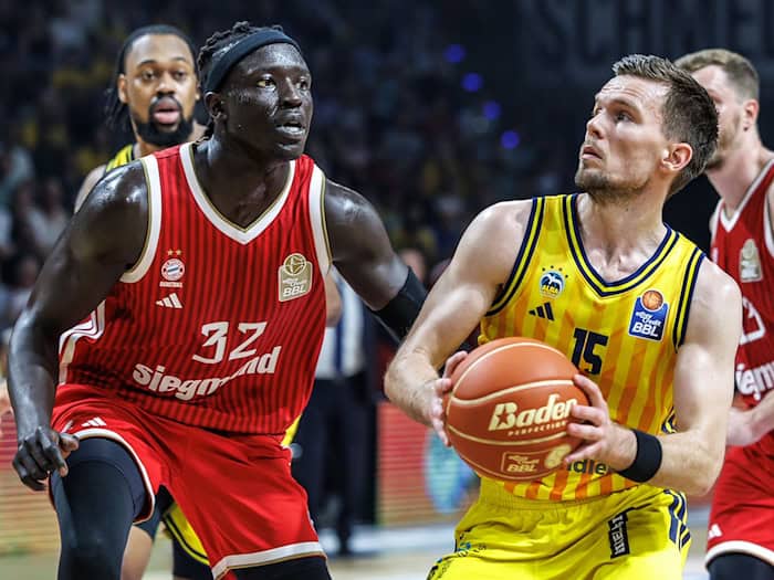 Einen heißen Kampf lieferten sich Alba Berlin und Bayern München. / Foto: Andreas Gora/dpa