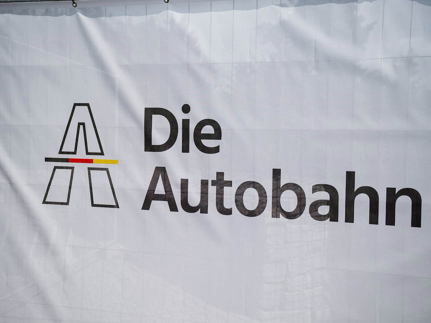 Die Autobahn 70 bei Bamberg muss gesperrt werden. (Symbolbild) / Foto: Daniel Vogl/dpa