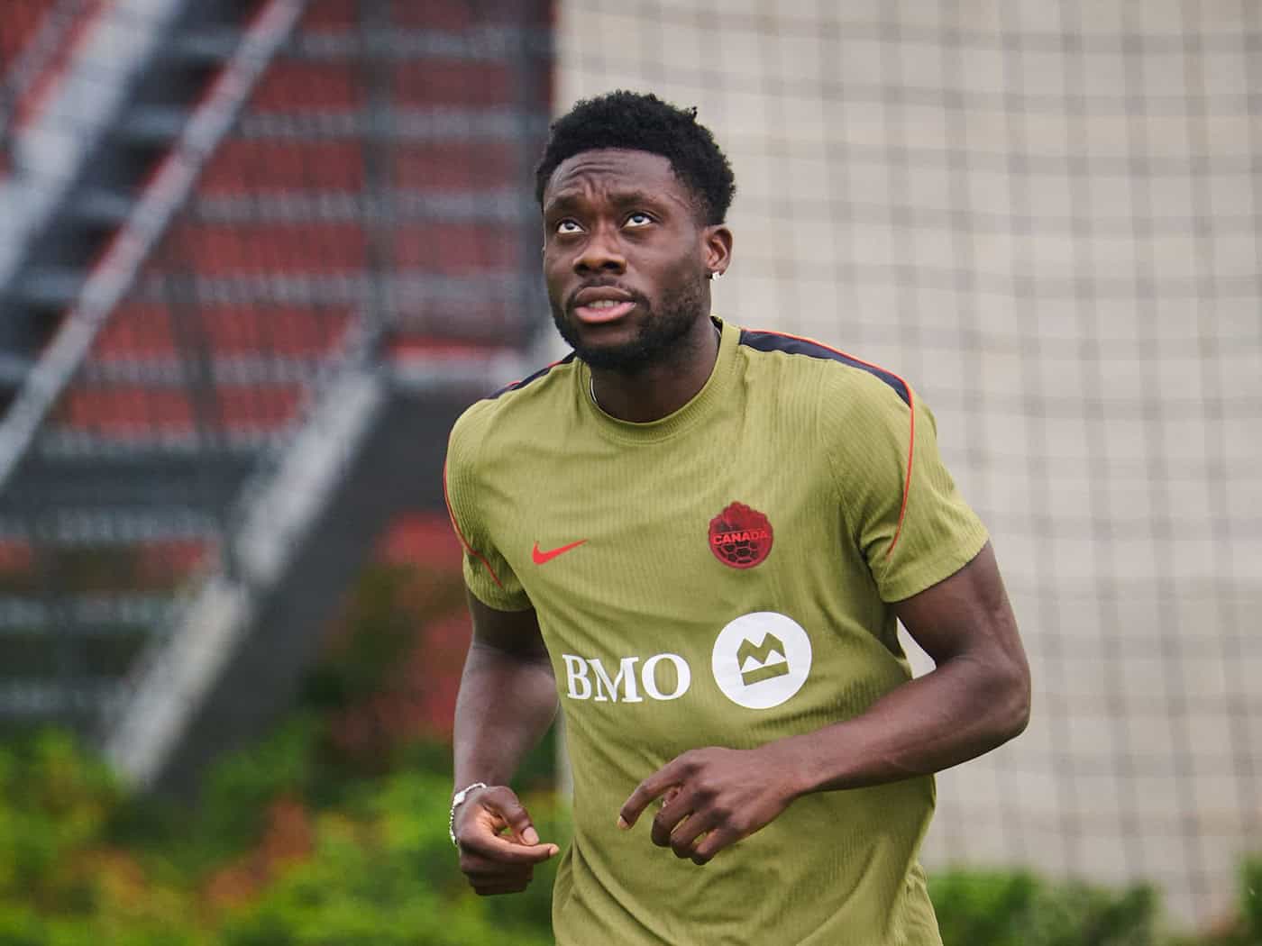 Bayern-Profi Alphonso Davies verpasst den WM-Auftakt mit Kanada. / Foto: Sammy Kogan/The Canadian Press/AP/dpa