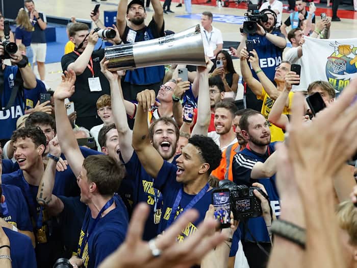 Feiert einen der größen Coups der BBL-Historie: Alba Berlin. / Foto: Matthias Stickel/dpa