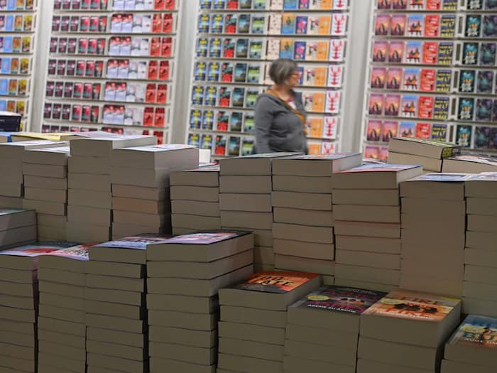 Bücher, so weit das Auge reicht: dtv-Messestand bei der Frankfurter Buchmesse 2025. (Archivbild) / Foto: Arne Dedert/dpa