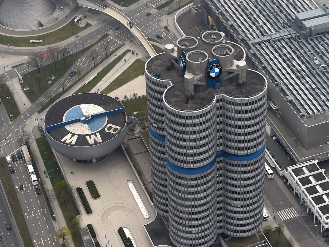 BMW kämpft mit den Folgen des Iran-Kriegs und der Absatzkrise auf dem chinesischen Automarkt. (Archivbild)  / Foto: Felix Hörhager/dpa