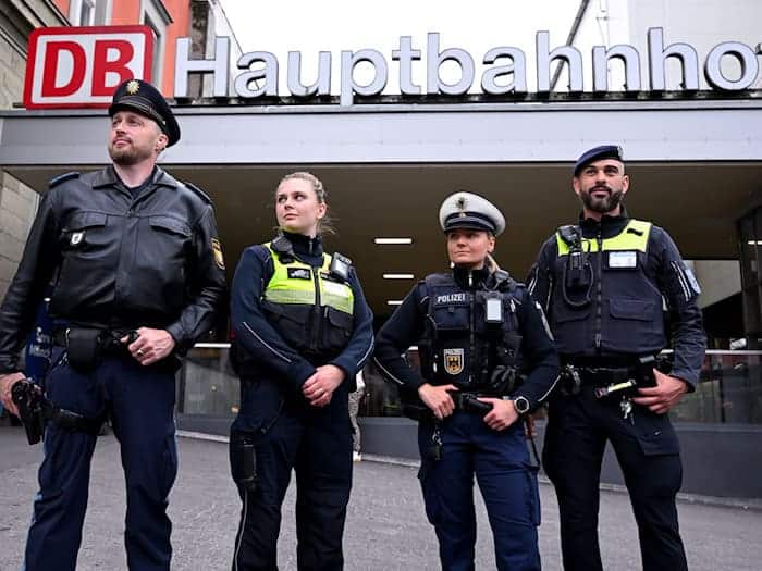 Polizei, Bundespolizei, Deutsche Bahn Sicherheit und die U-Bahnwache wollen künftig gemeinsam auf Streife gehen.    / Foto: Sven Hoppe/dpa