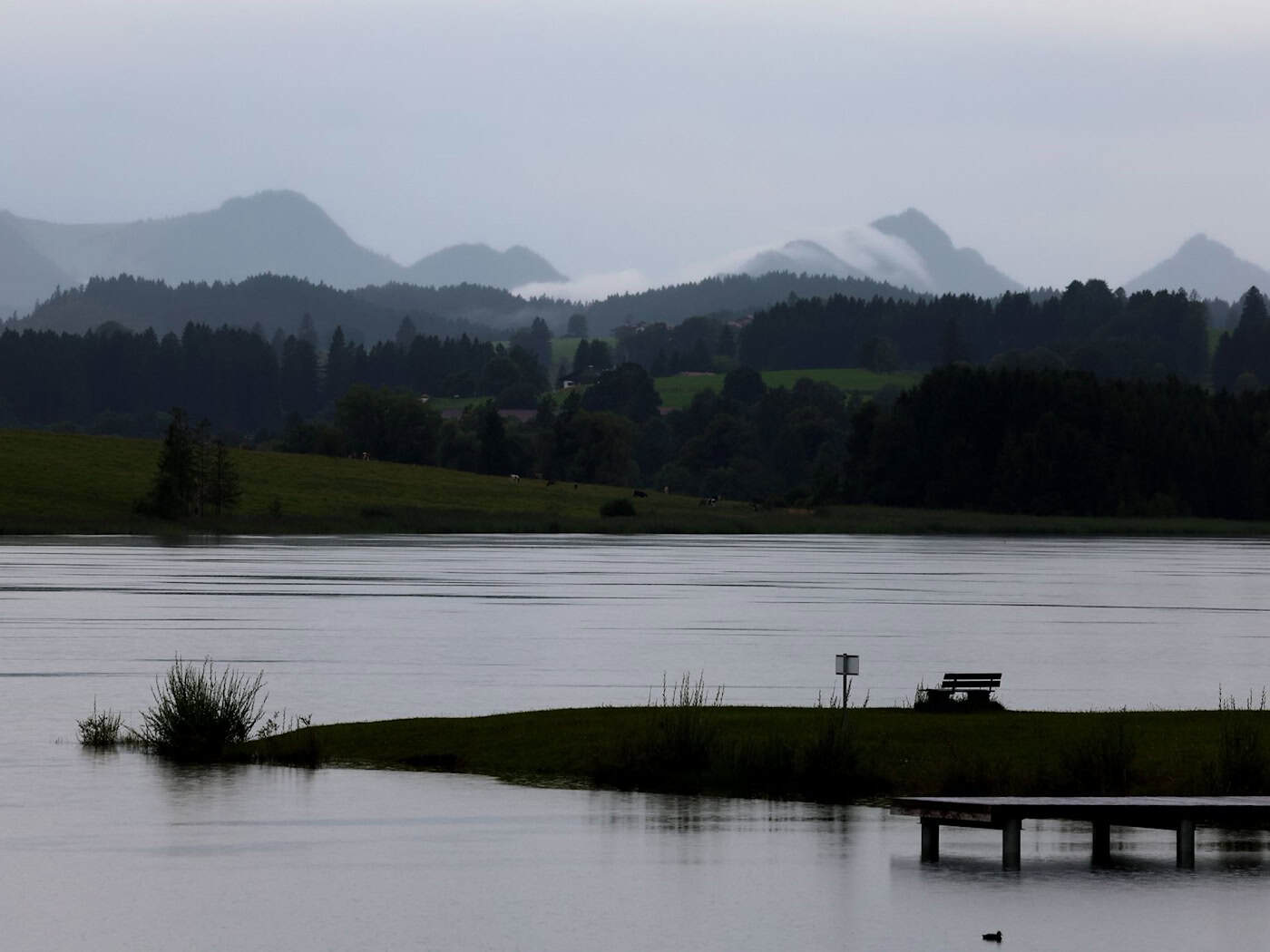 Auch Donnerstag und Freitag soll es weiter regnen. (Archivbild) / Foto: Karl-Josef Hildenbrand/dpa