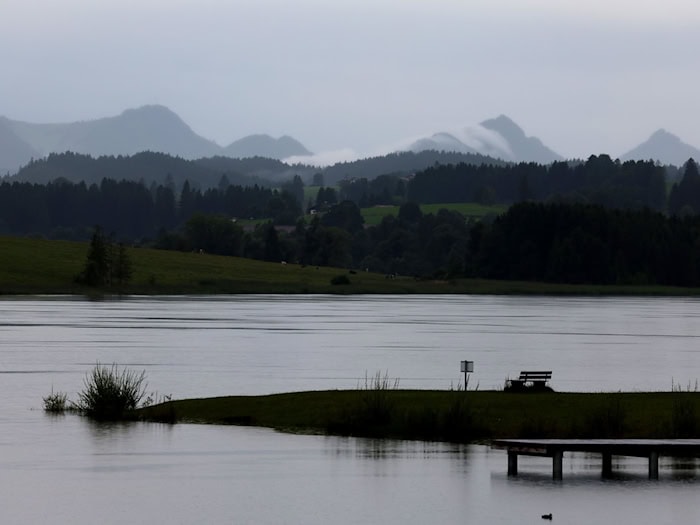 Auch Donnerstag und Freitag soll es weiter regnen. (Archivbild) / Foto: Karl-Josef Hildenbrand/dpa