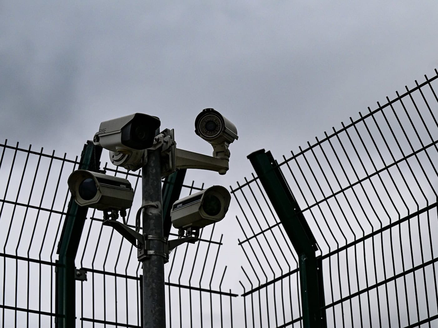 An zwei Standorten in Bayern werden künftig die sogenannten Außengrenzverfahren für Einreisen in die EU stattfinden. (Symbolbild) / Foto: Jens Kalaene/dpa