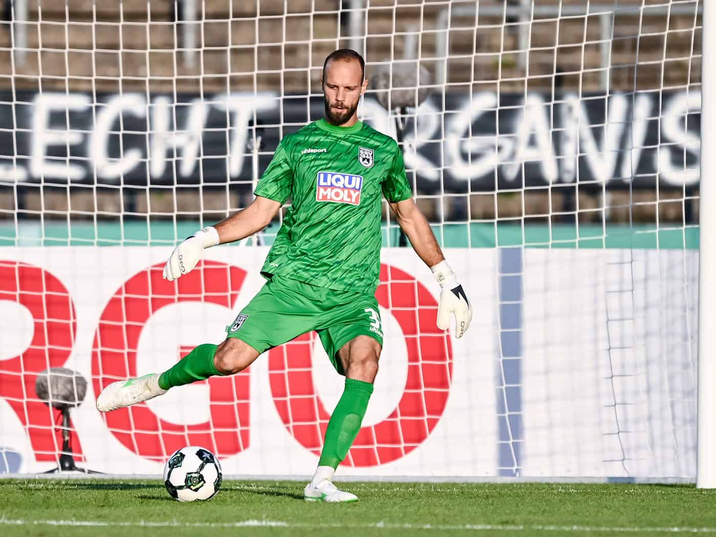Routinier Ortag soll seine Erfahrung in Fürth an junge Keeper weitergeben. (Archivbild) / Foto: Harry Langer/dpa