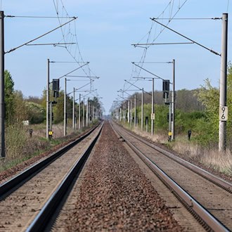 Der EVG-Vorsitzende fordert Paketlösungen bei der Streckenzuteilung, mit denen der Bahn-Konkurrent Italo verpflichtet wird, auch Zuglinien in der Provinz zu bedienen. (Symbolbild) / Foto: Jan Woitas/dpa