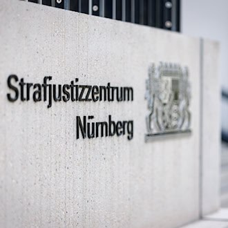 Das Urteil des Landgerichts Nürnberg-Fürth wurde am zweiten Prozesstag verkündet. (Symbolbild) / Foto: Daniel Karmann/dpa