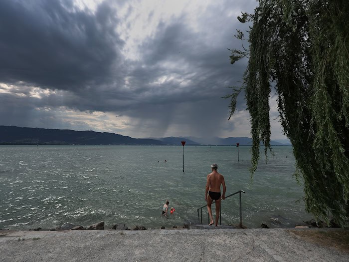 Am Montag und Dienstag wird es der Vorhersage zufolge bewölkt und schwülwarm sein.  / Foto: Karl-Josef Hildenbrand/dpa